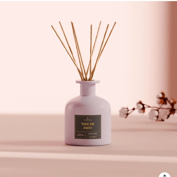 Life in lilac reed diffuser. Take me away scent - Picture 1 of 4